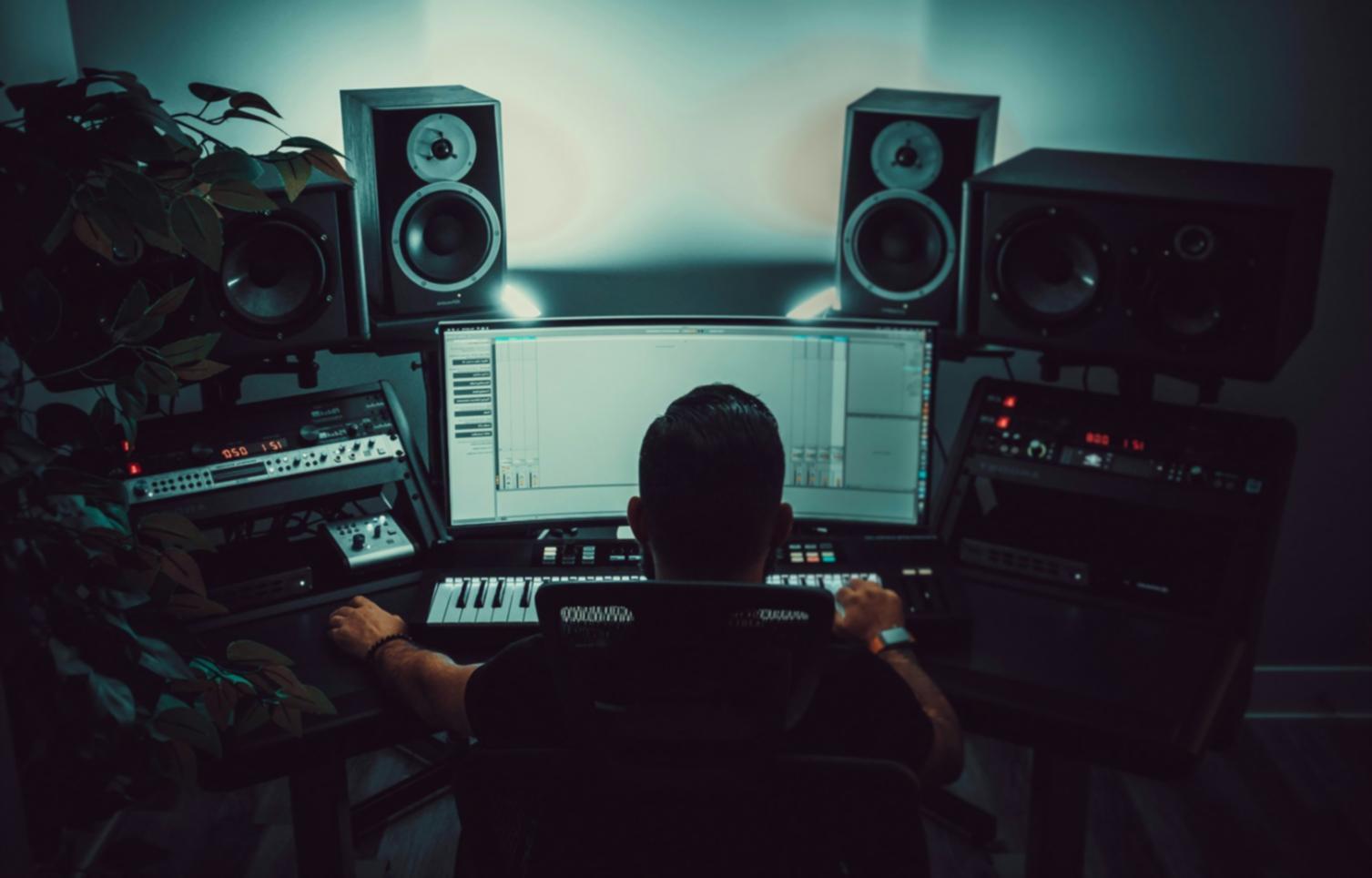 Synthesis Programming as Internal Dialogue: Why Quiet Minds Excel at Modular Systems